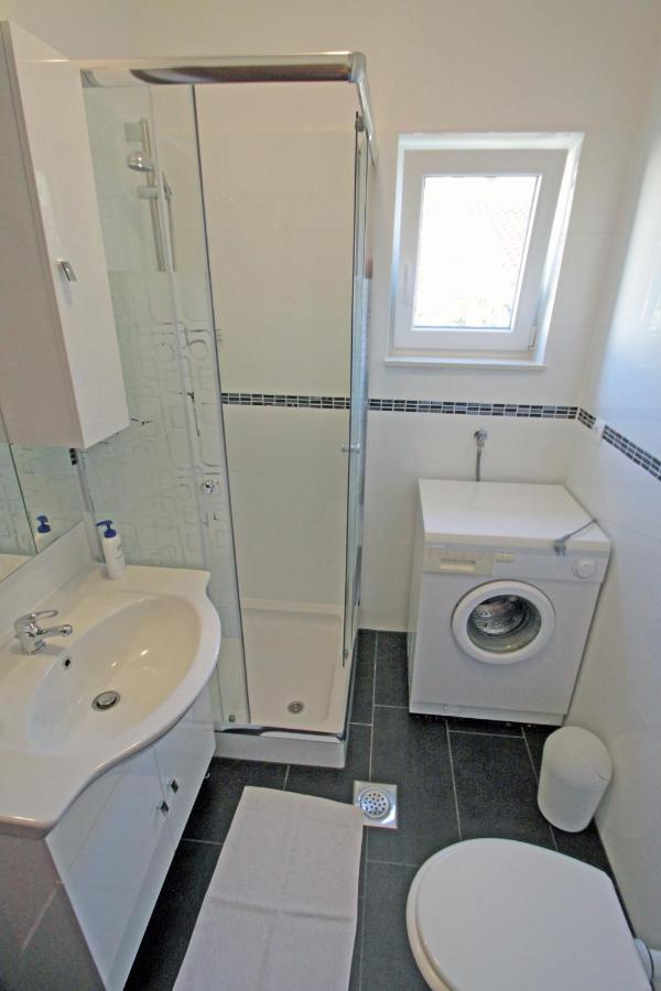 Apartments By The Sea Vinjerac, Zadar - 5811 Luaran gambar